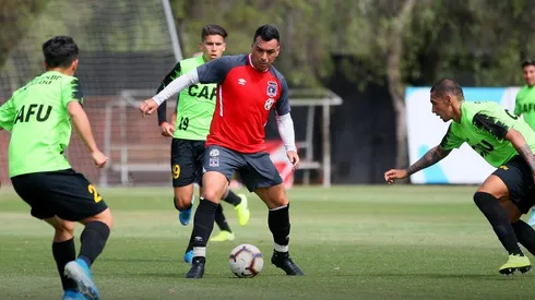 Esteban Paredes mostró su talento en la pelota parada durante el último amistoso de Colo Colo