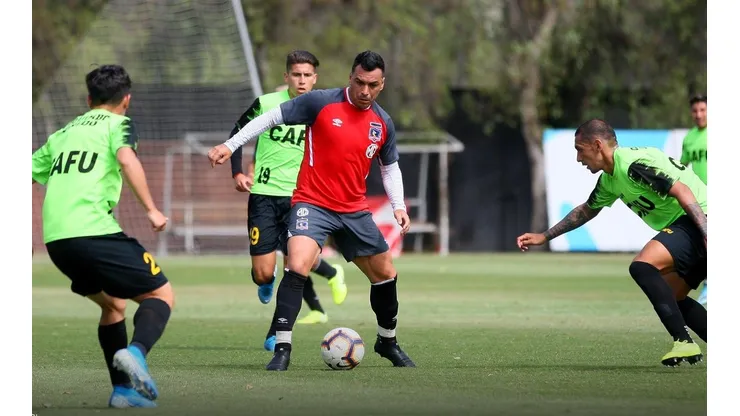 Esteban Paredes mostró su talento en la pelota parada durante el último amistoso de Colo Colo