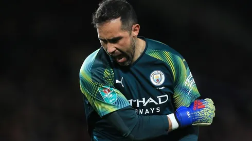 Bravo festeja con todo ante el Manchester United.