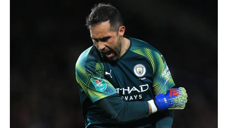 Bravo festeja con todo ante el Manchester United.