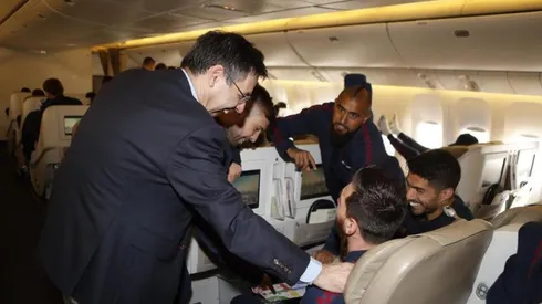 Arturo Vidal fue protagonista del viaje de Barcelona a Arabia Saudita