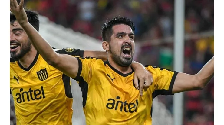 La última temporada vistió los colores de Peñarol.