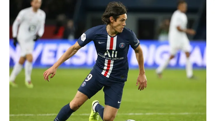 PSG no quiere dejar partir a Cavani.