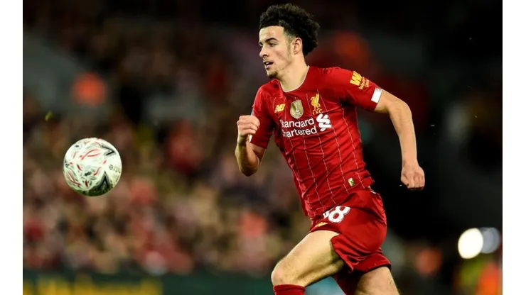 Con un golazo y solo 18 años, Curtis Jones le da triunfo al Liverpool ante Everton