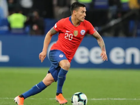 Inter de Porto Alegre ofrece precontrato a Charles Aránguiz