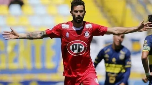 La carta del jugador pertenece a River Plate de Argentina.