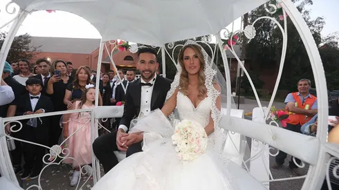 Una carroza eléctrica llevó a los novios desde el altar