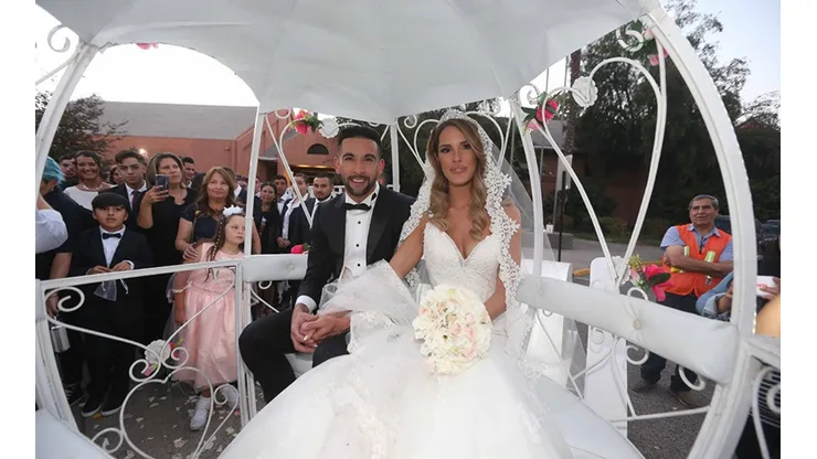 Una carroza eléctrica llevó a los novios desde el altar