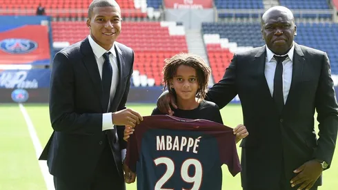 Ethan Mbappé espera seguir los pasos de la carrera de su hermano Kylian.