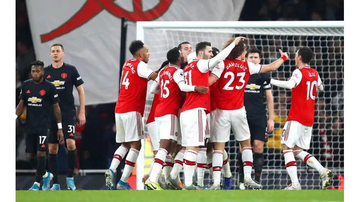 Arsenal celebra un buen triunfo sobre el Manchester United.