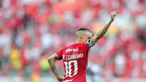 D'Alessandro sigue en Inter de Porto Alegre y espera al Chile 4