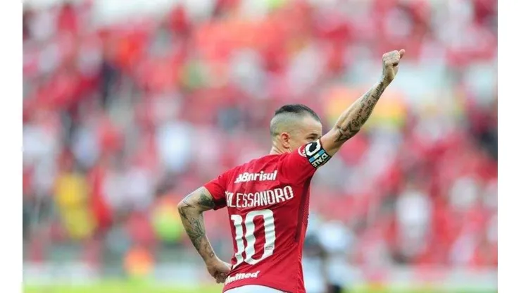 D'Alessandro sigue en Inter de Porto Alegre y espera al Chile 4