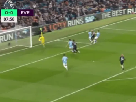 ¡Claudio Bravo da el primer tapadón de 2020!