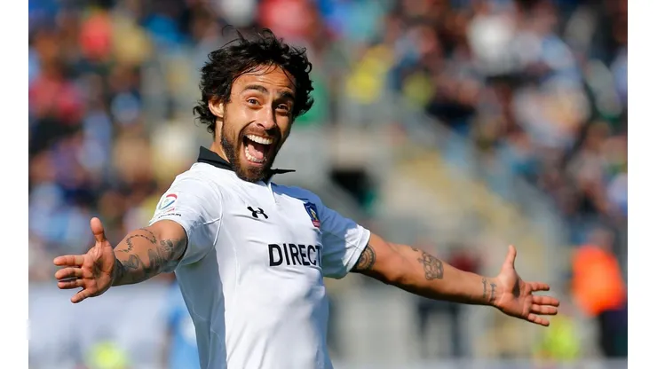 El volante nacional celebrando una anotación en Colo Colo.