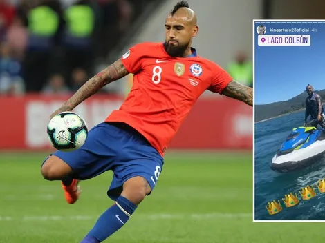 Arturo Vidal luce sus vacaciones de fin de año sobre una moto de agua
