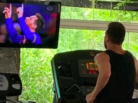 Sorprenden a Lionel Messi viendo sus propios goles mientras entrena