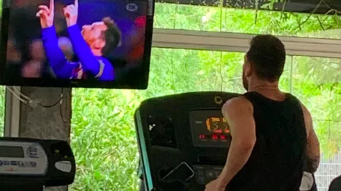 Sorprenden a Lionel Messi viendo sus propios goles mientras entrena en Rosario