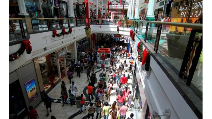 Este 31 de diciembre tanto malls como supermercados atenderán más temprano.