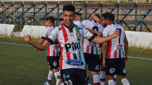 El equipo de la 'Lamparita' festeja su ascenso a Tercera A.