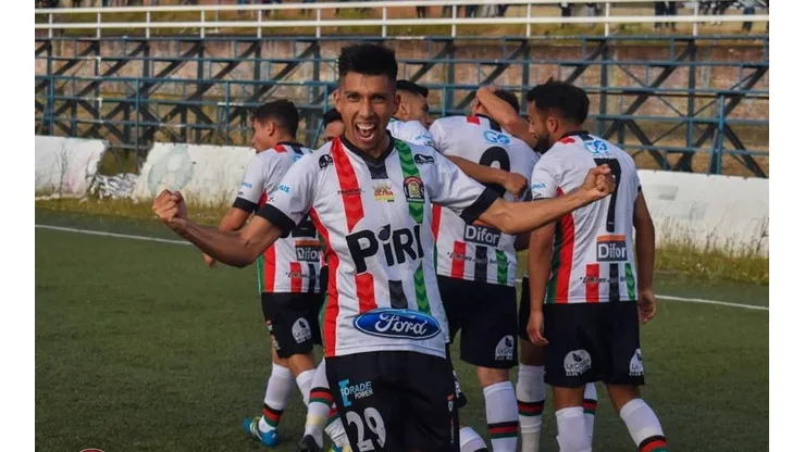El equipo de la 'Lamparita' festeja su ascenso a Tercera A.