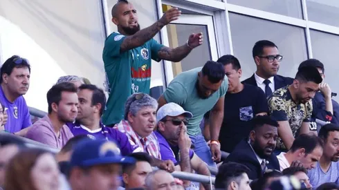 Vidal en las gradas viendo a Rodelindo Román.