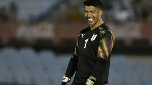 Suárez se luce como portero