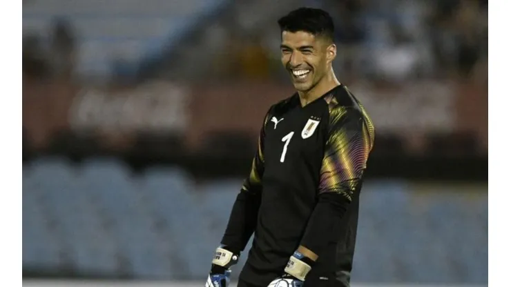 Suárez se luce como portero