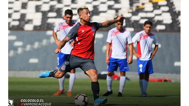 Leonardo Valencia anota su primer gol con la camiseta de Colo Colo