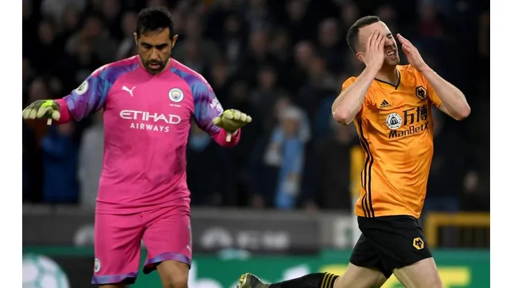 Bravo y el City cayeron contra Wolverhampton.