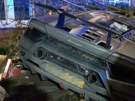 Figura de West Ham choca su Lamborghini disfrazado de muñeco de nieve