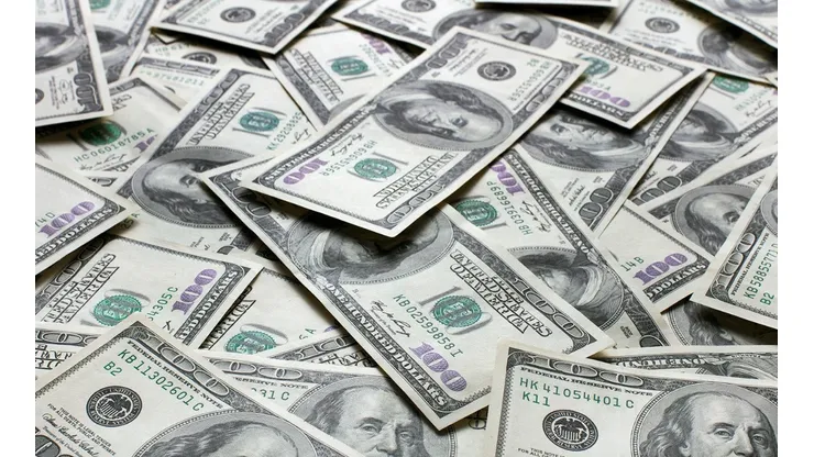 Dólar baja de los $750 y el precio del cobre se dispara