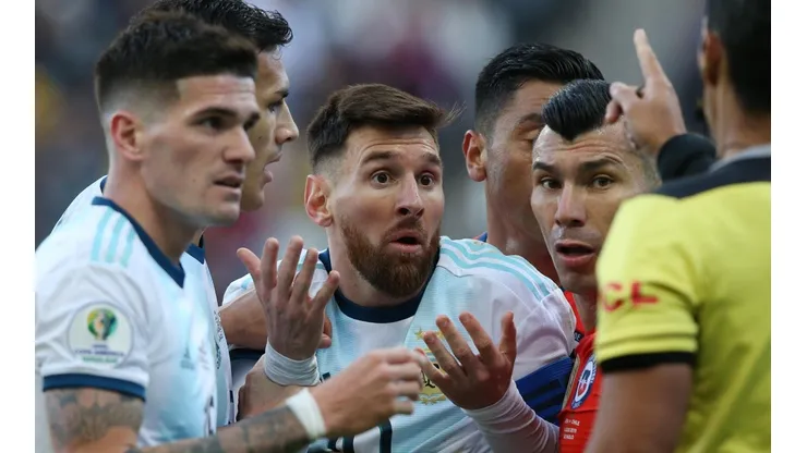 Messi y el Pitbull a los empujones en Copa América 2019.
