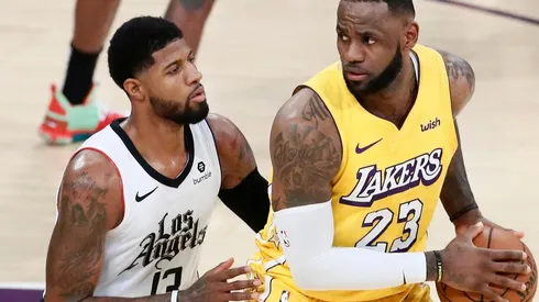 James disputando el partido ante los Clippers.