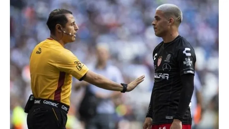 Sólo depende de Brian Fernández jugar en Colón de Santa Fe