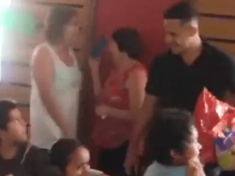 Alexis sorprende a niños de Tocopilla y llega a repartir regalos