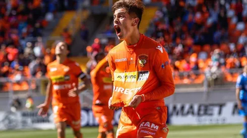 Parra tiene que regresar al club dueño de su pase