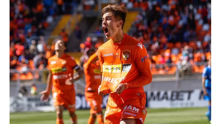 Parra tiene que regresar al club dueño de su pase