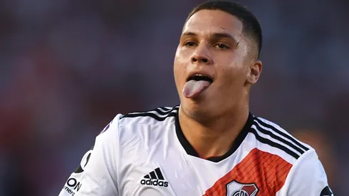 Quintero clava un golazo en el ángulo de Racing