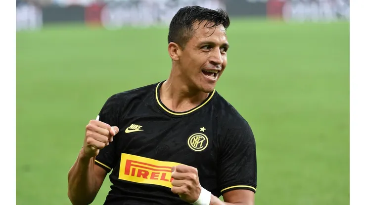 El turbulento año de Alexis en Europa y en la Roja
