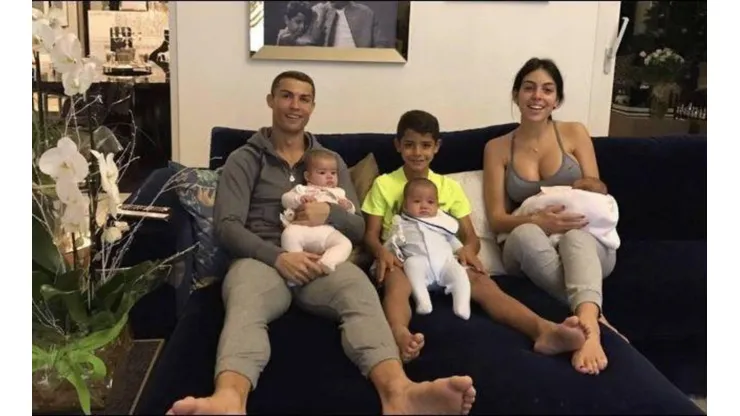 CR7 junto a su familia.