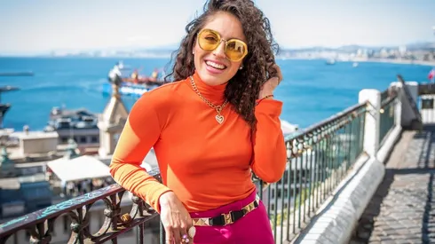 Voz femenina de Noche de Brujas sigue cultivando su carrera solista con nuevo clip