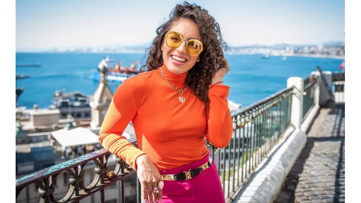 Voz femenina de Noche de Brujas sigue cultivando su carrera solista con nuevo clip