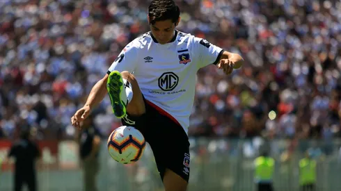 Matías domina el balón en su presentación.