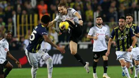 Fenerbahçe de Isla vence al Besiktas de Roco en el clásico turco