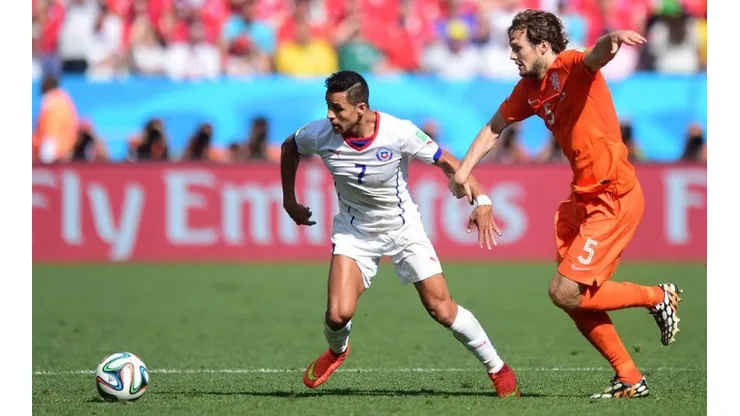 Por mareos: descubren problemas cardiacos en Daley Blind y deja el fútbol por tiempo indeterminado