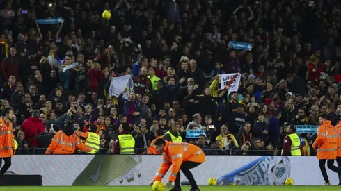 Lluvia de balones en el Camp Nou.