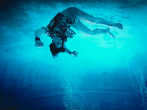 Ozzy Osbourne recuerda años difíciles con el clip de "Under the Graveyard"