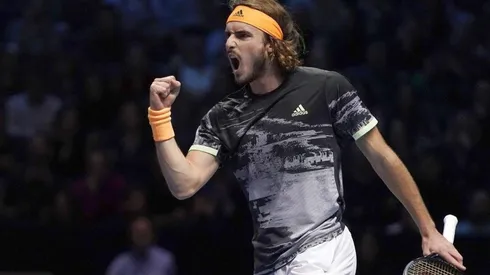 Stefanos Tsitsipas celebrando su triunfo.
