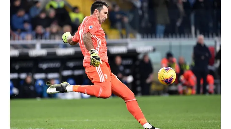 Buffon alcanza a Maldini y es el jugador con más partidos en Italia