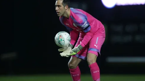 Con Claudio Bravo de titular, Manchester City avanza a semifinales de la Copa de la Liga